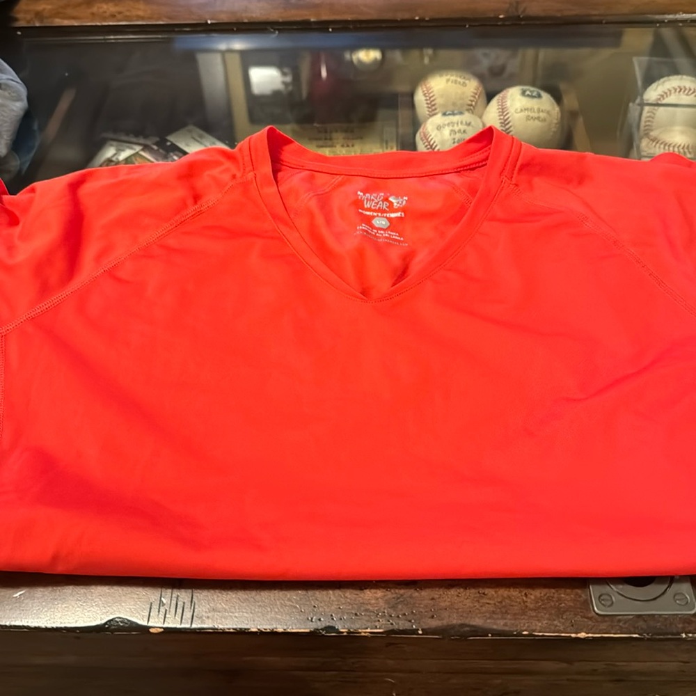 Mountain Hardwear Women's Short Sleeve V-Neck Tee - Bright Red